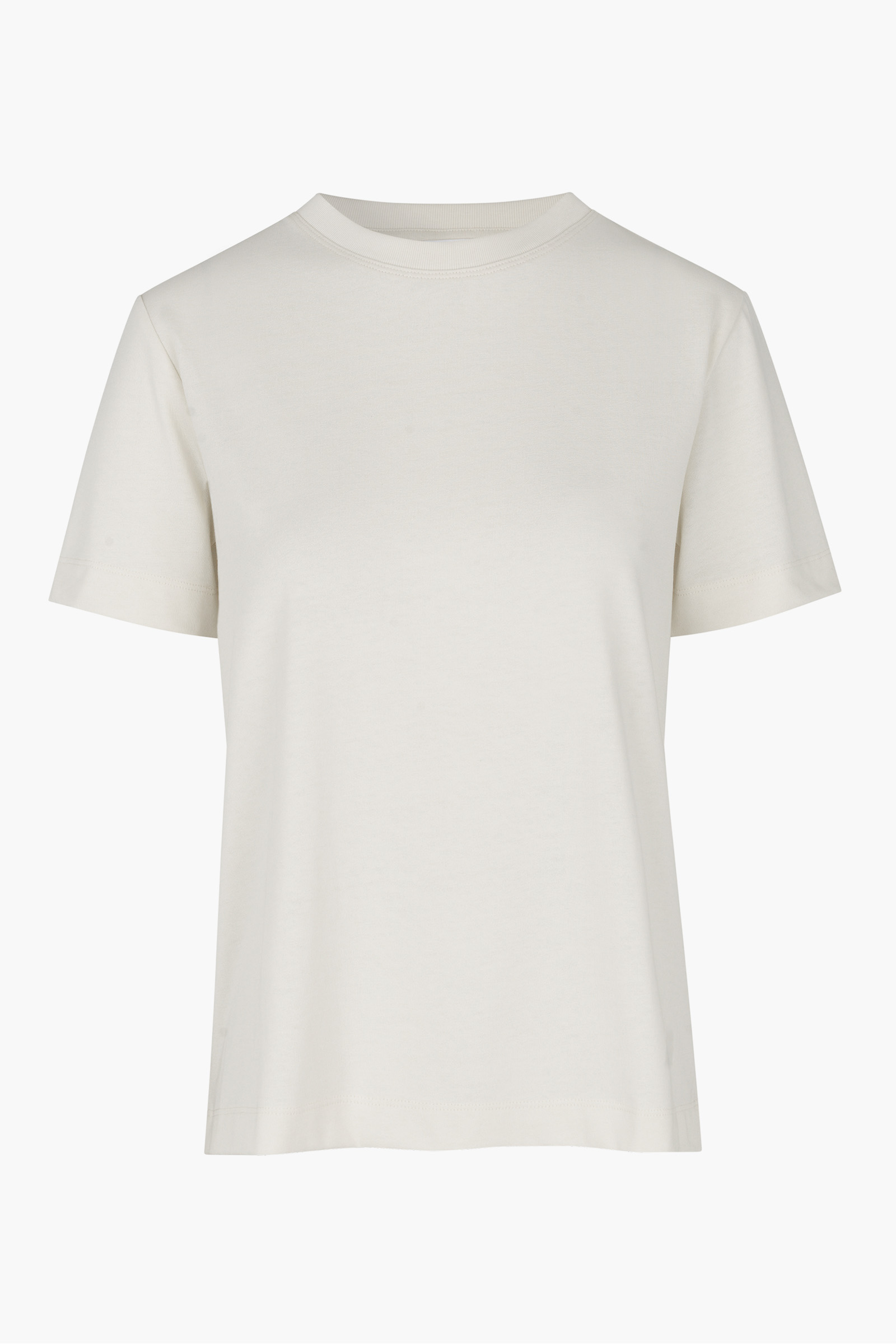 fronten på klasssik beige tee fra samsøe samsøe i kremhvit