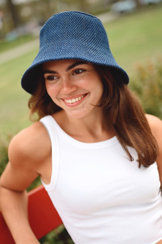 Buckethat, Mørk blå