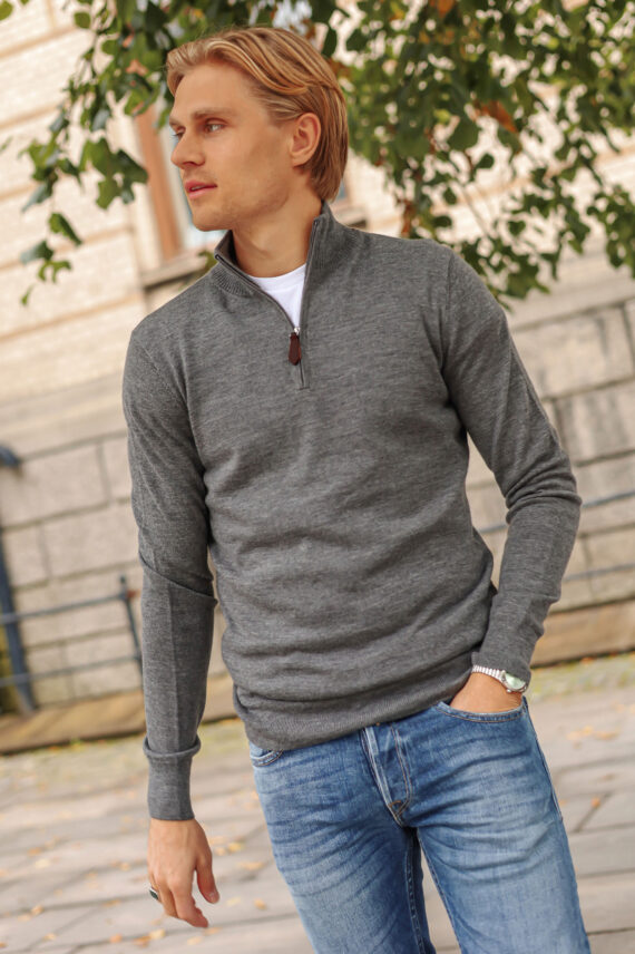 Christian, Mørk Grå