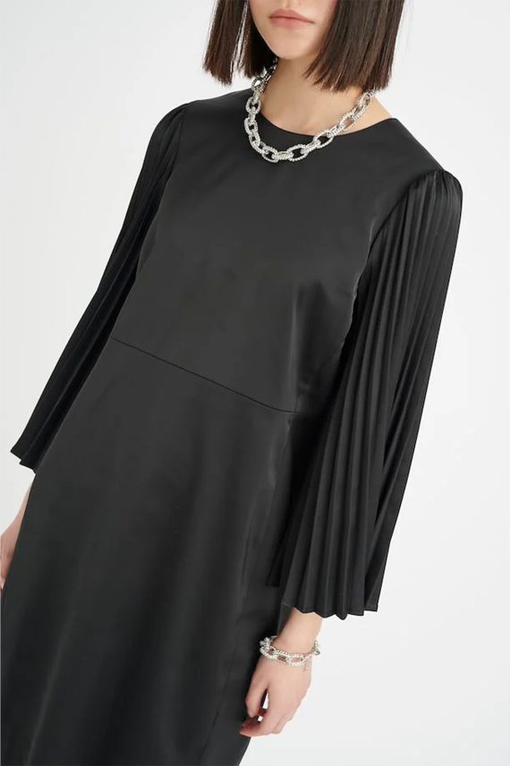 modell med zilkydress