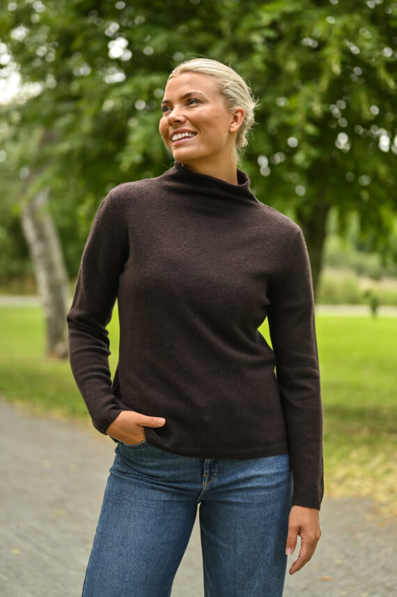 Martine, Mørk Brun