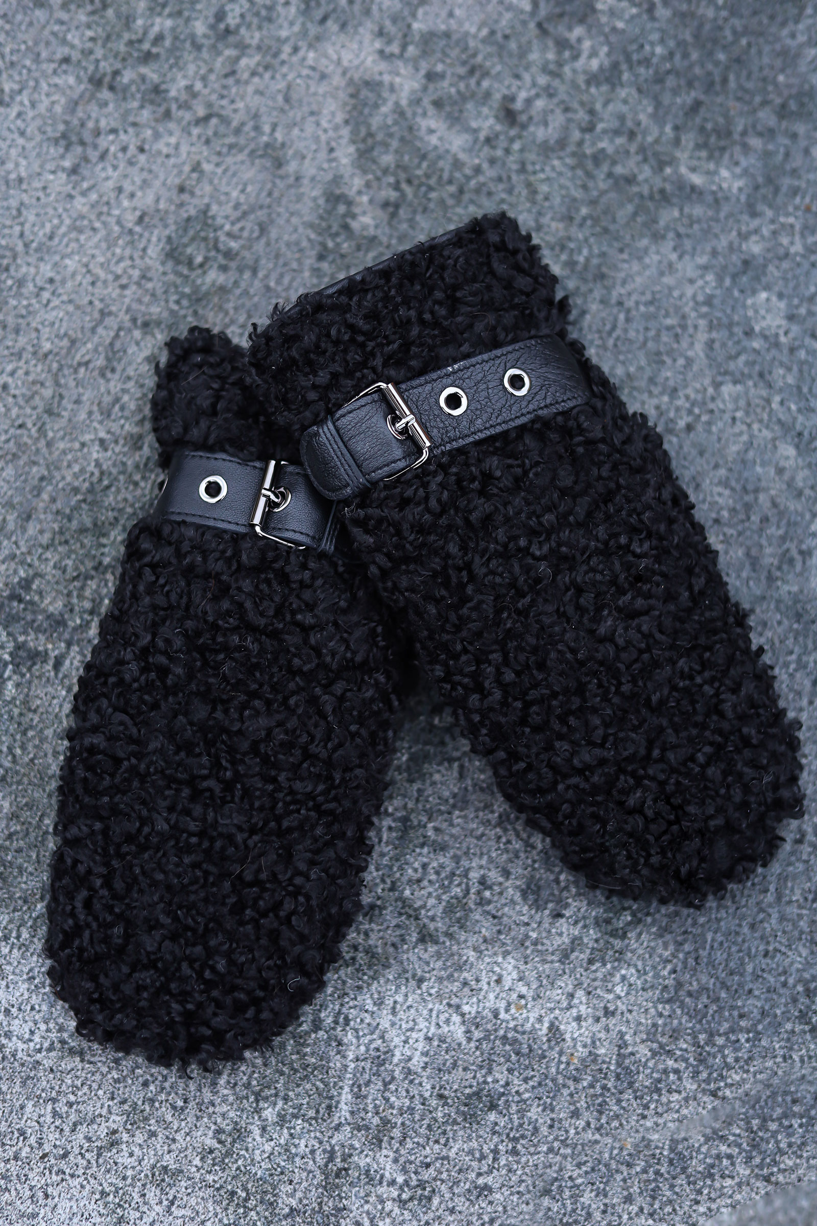 Boucle Mittens, Black