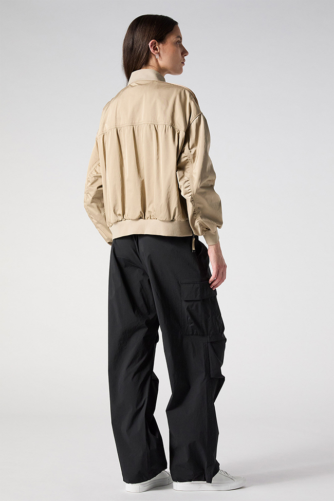 Kathryn Bomber, Sun Kissed - Bilde 12