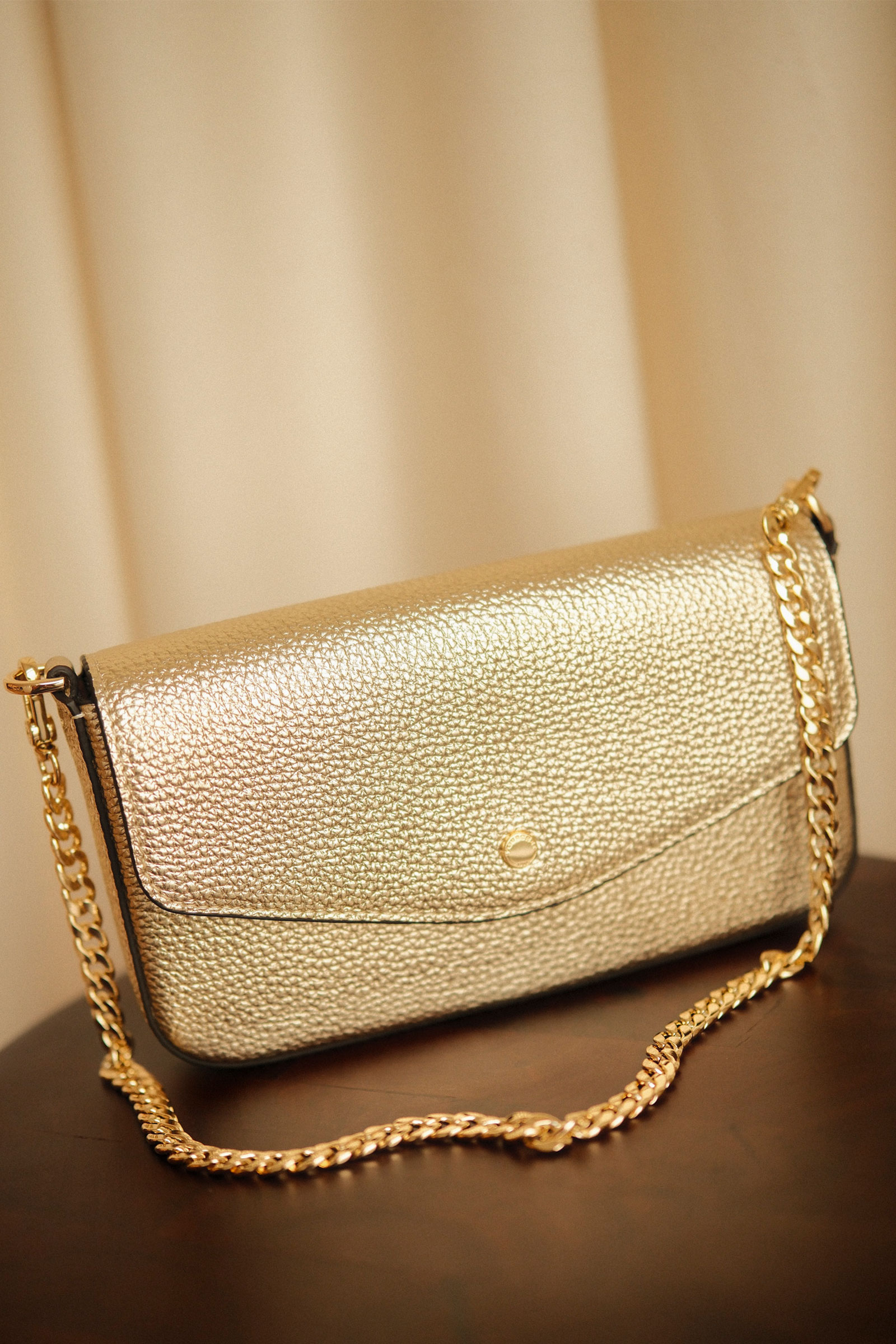 Club Leather Clutch Bag, Gold - Bilde 3