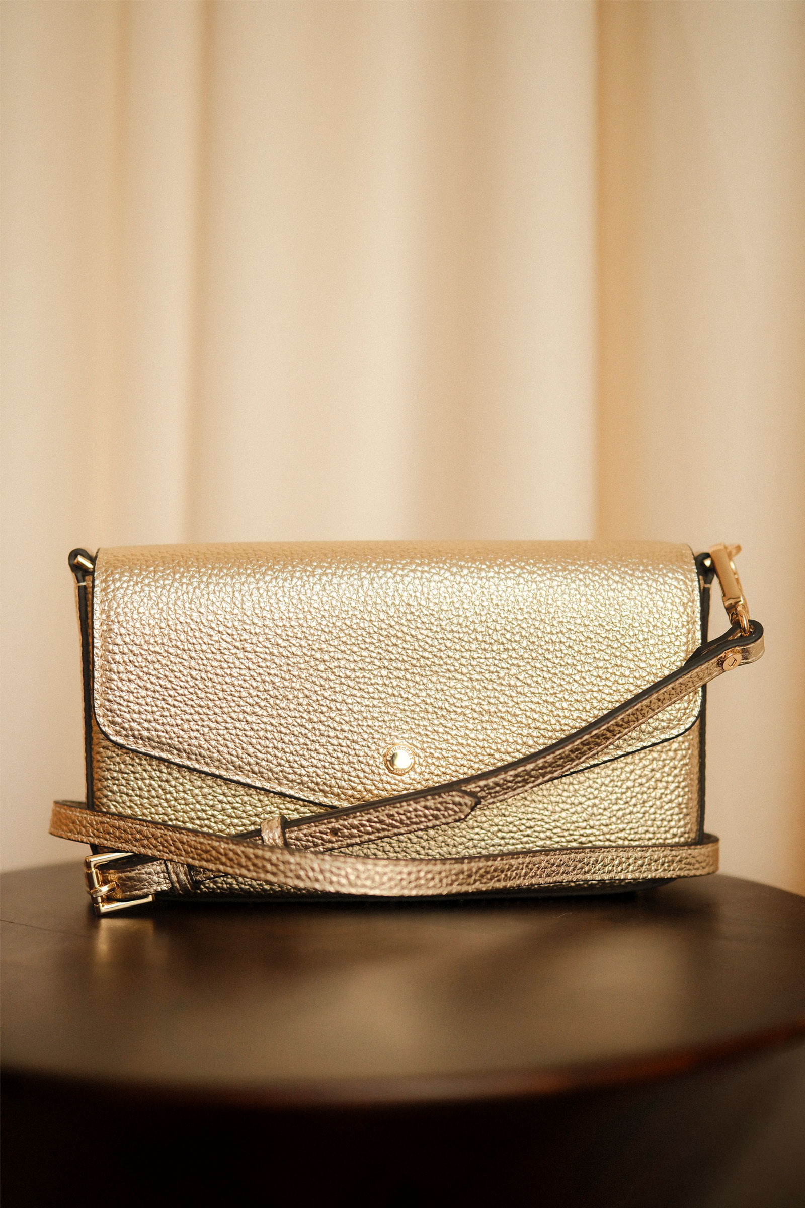 Club Leather Clutch Bag, Gold - Bilde 4