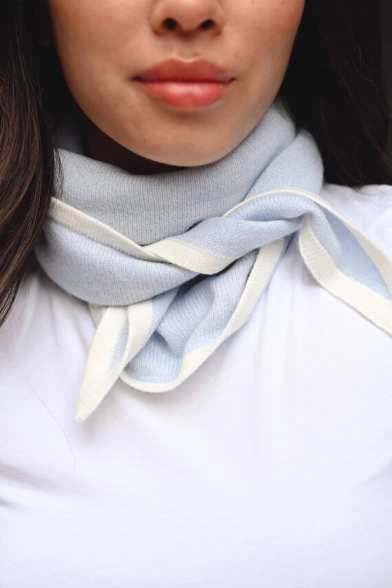 Duo Triangle Scarf, Lys Blå