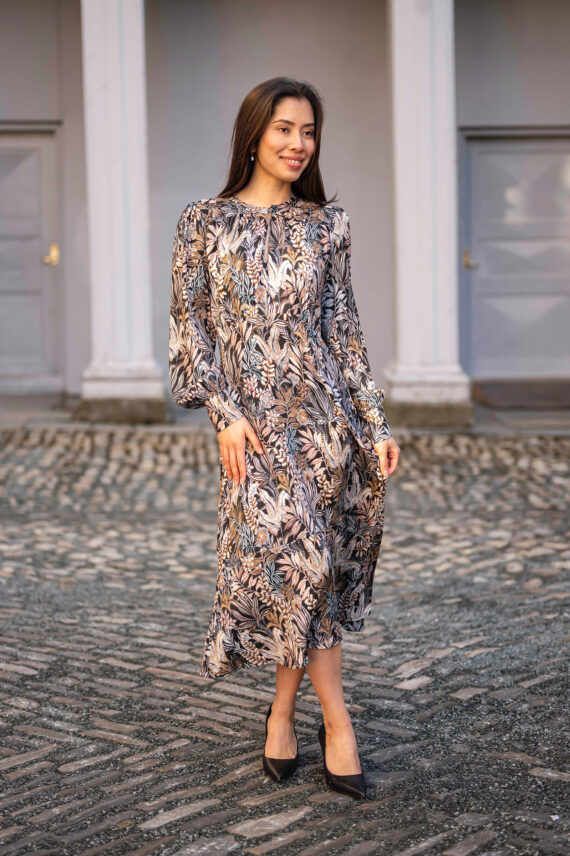 Rumer EV, Sencha Black