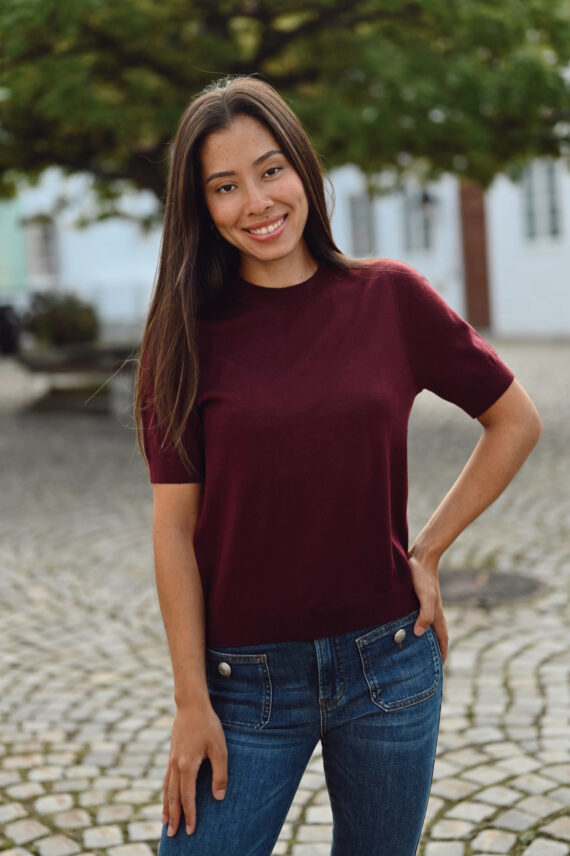 Miriam Top, Mørk Rød