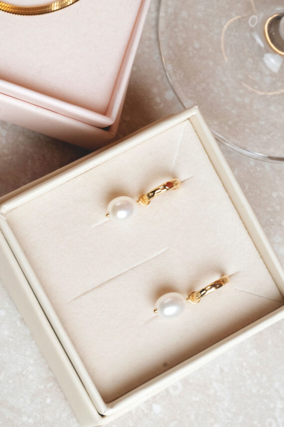 Significant Pearl Hoops, Gull