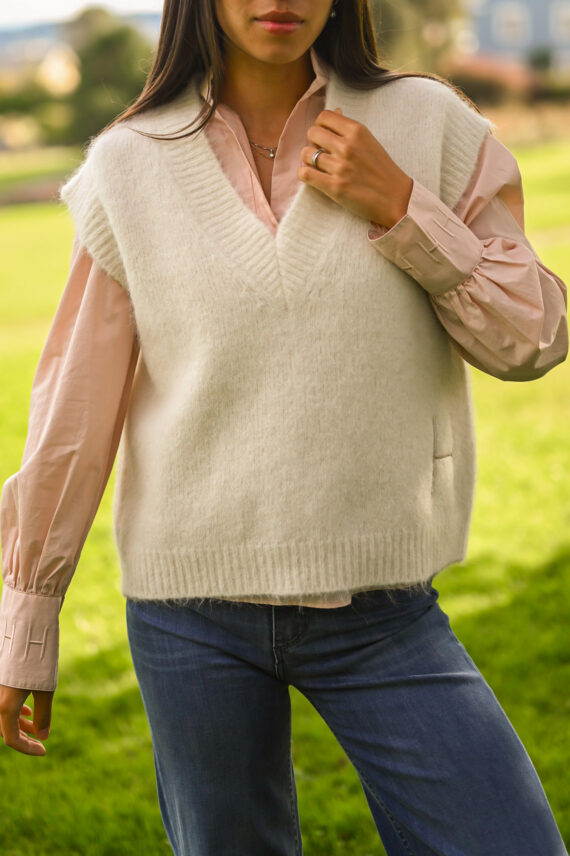 Pernille Vest, White Alyssum