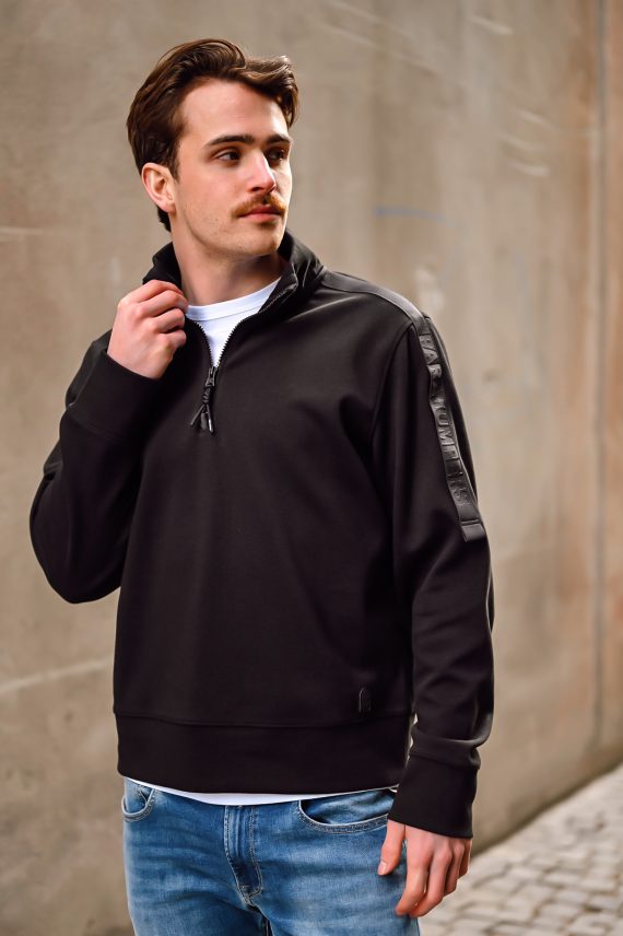 Ellingtone, Off Black