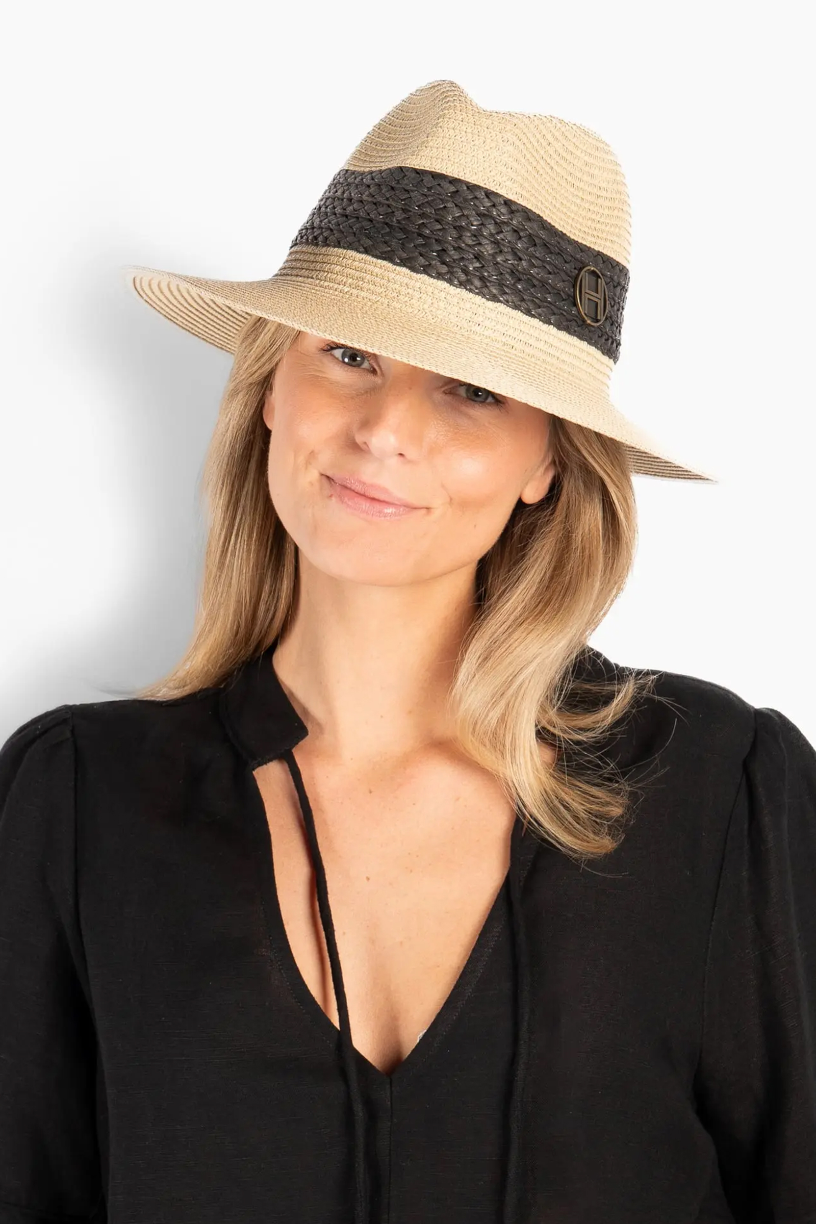 Allesandra Hat, Humus