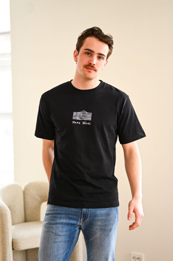 Enea Tee, Black Make Waves