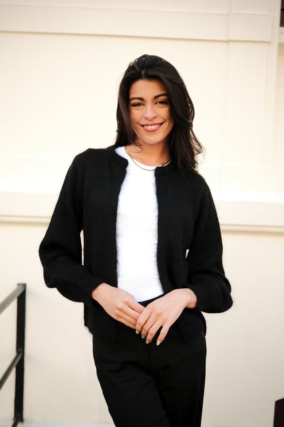Julie, Black