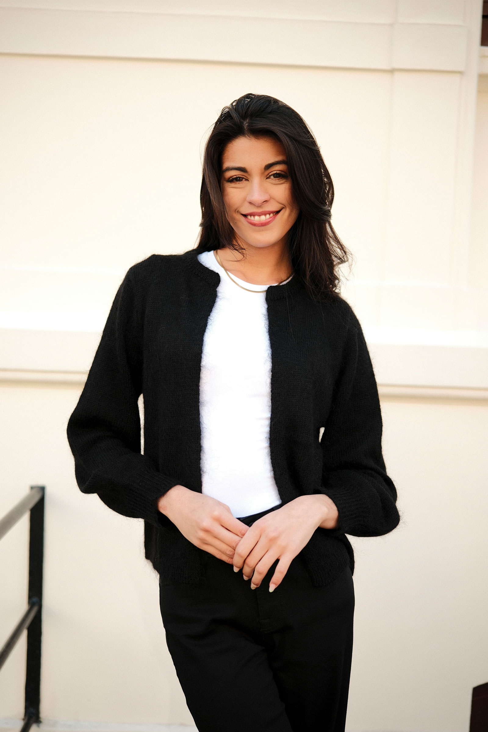Julie, Black