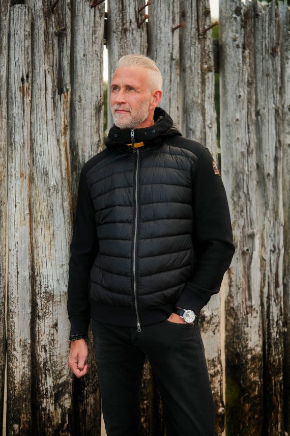 Buck AW26, Black