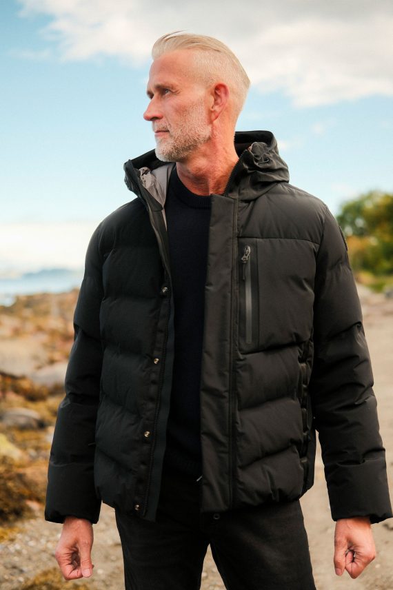 Taiga AW26, Black