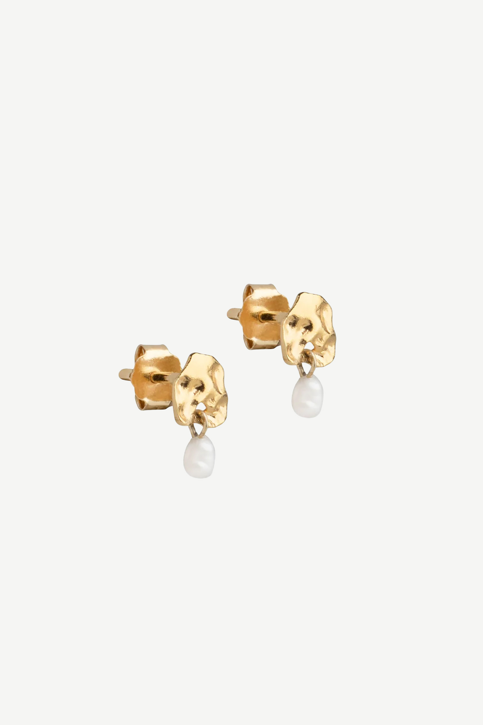 Mio Pearl Studs, Pearls