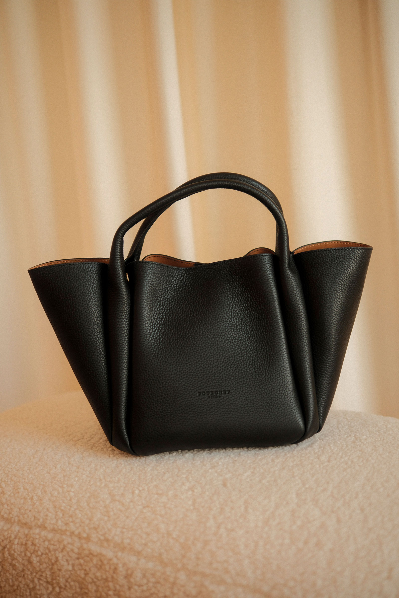 Cowhide Leather Large Satchel, Sort