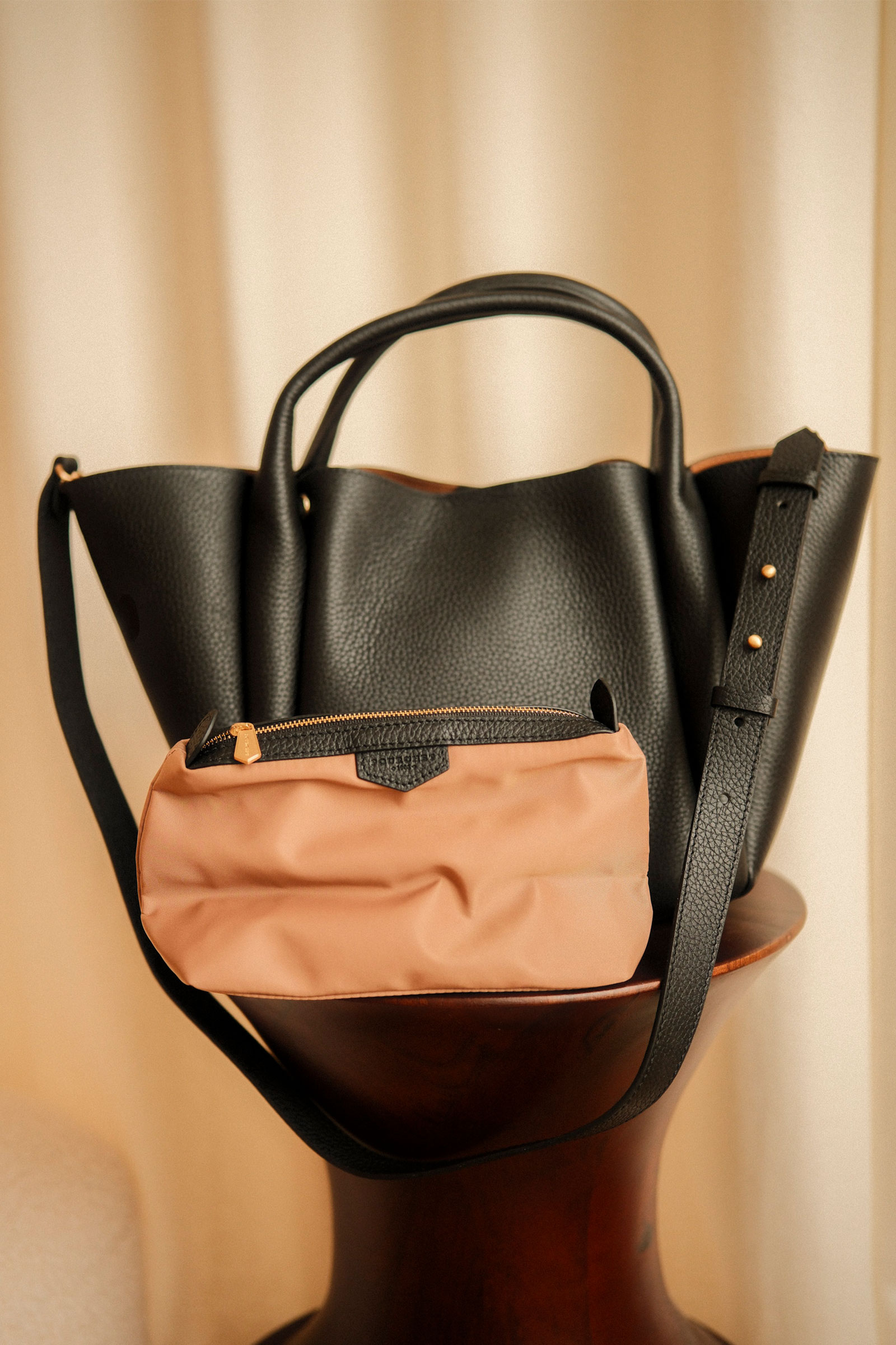 Cowhide Leather Large Satchel, Sort - Bilde 5