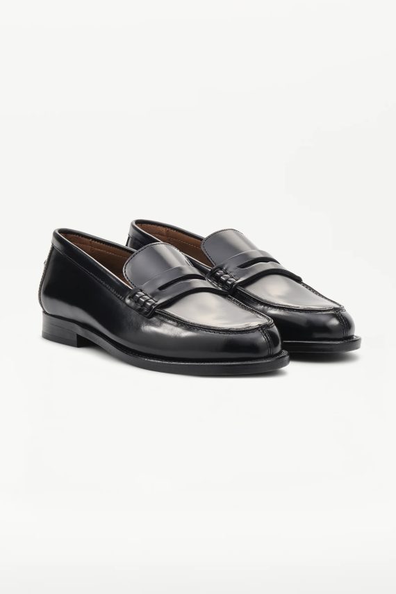 Britania Chris, Black