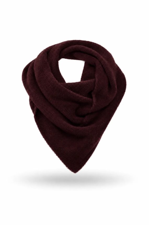 Natalie Scarf, Burgunder